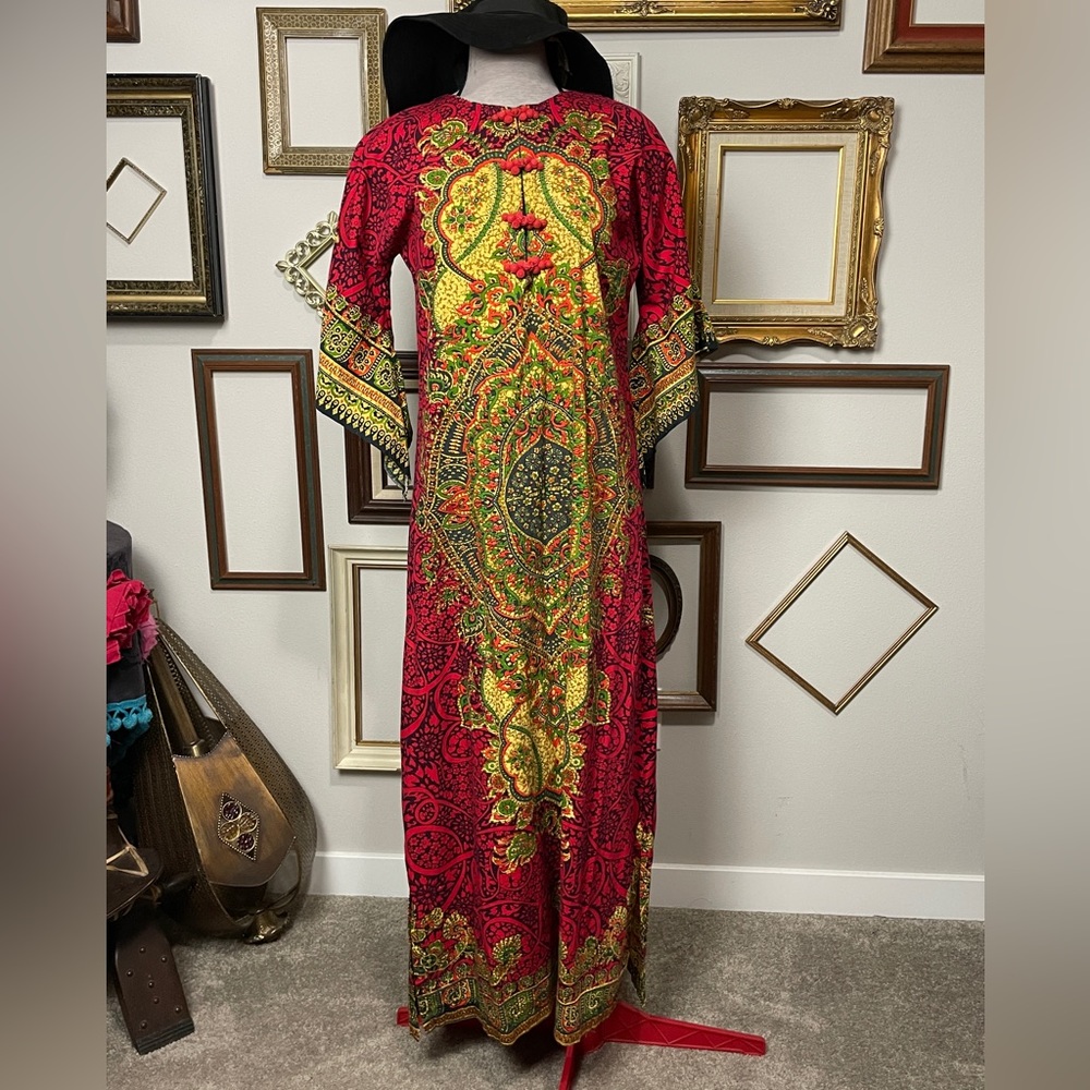 Gorgeous True Vintage Royal Thai Crown Maxi Kaftan